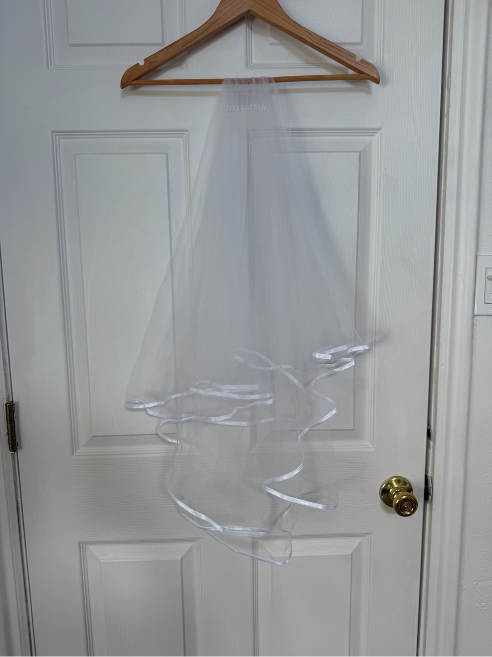 Bright White Bridal Veil with Satin Edge Fingertip length